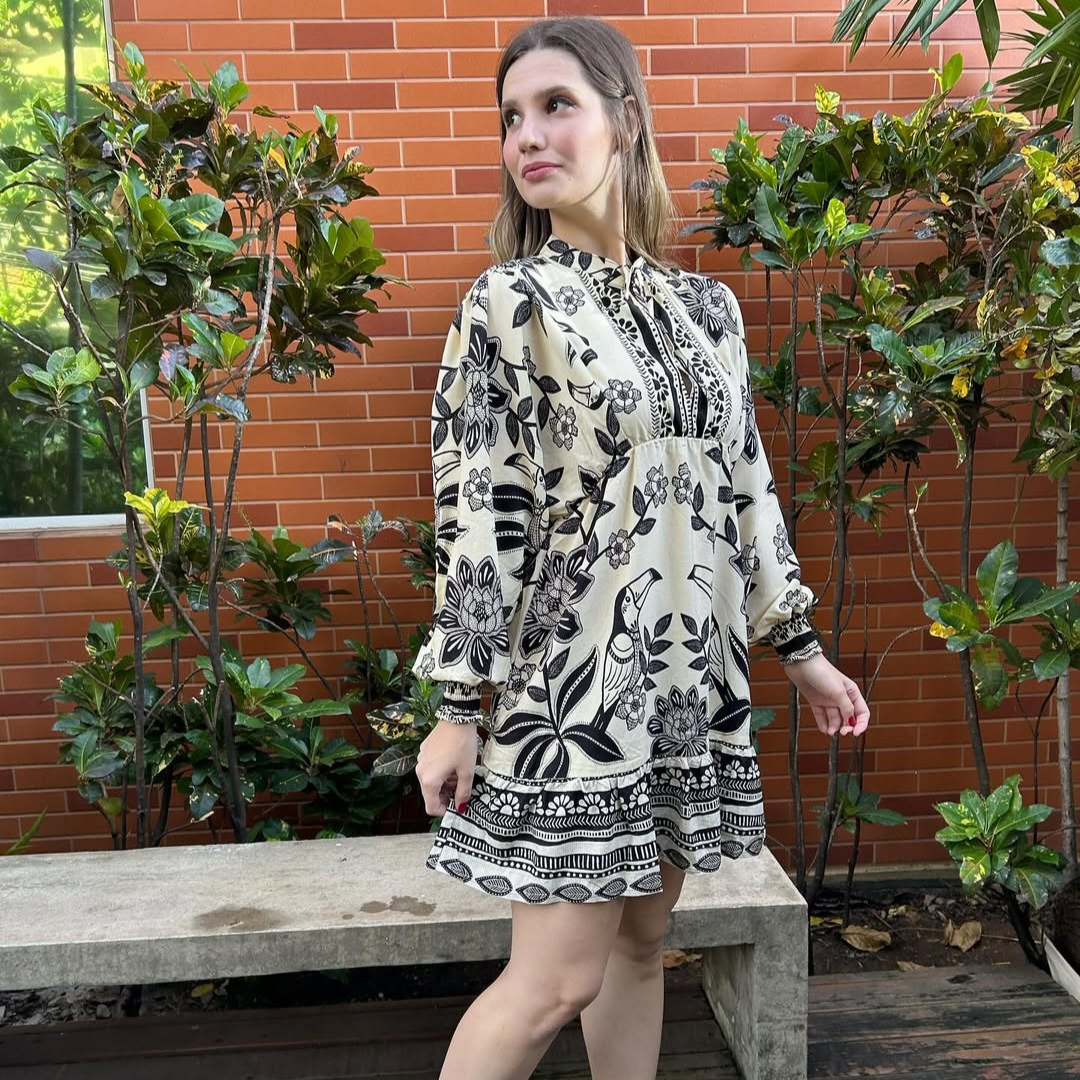 Vestido curto com babado manga longa Nairobi Day
