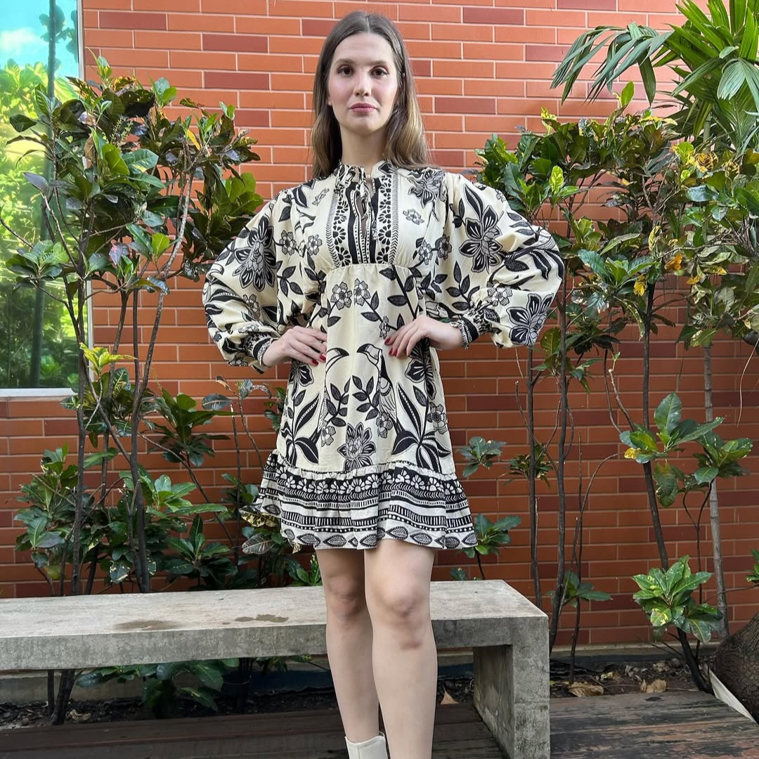 Vestido curto com babado manga longa Nairobi Day